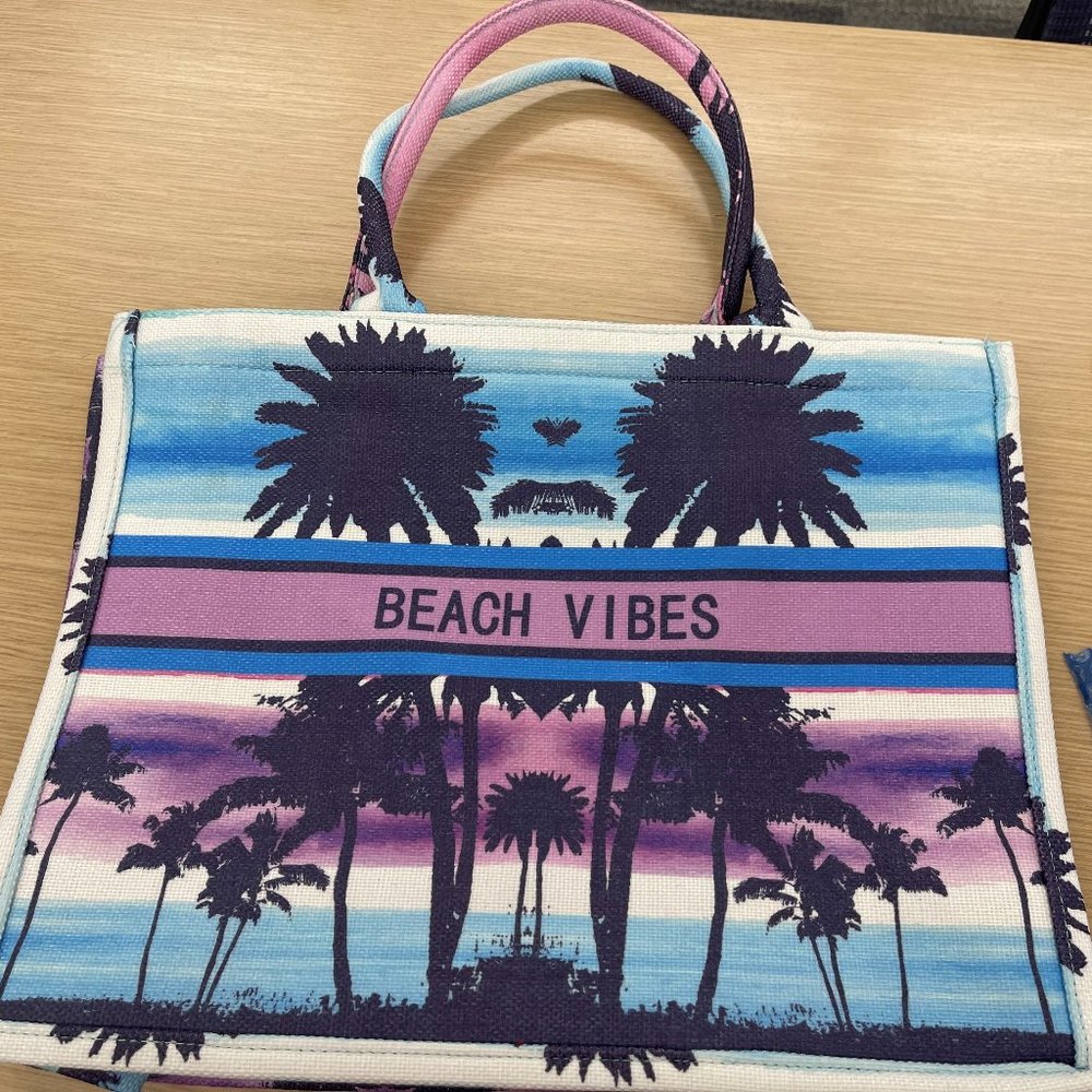 NWT Beach Vibe tote